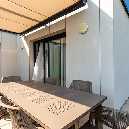 Master Apartment *